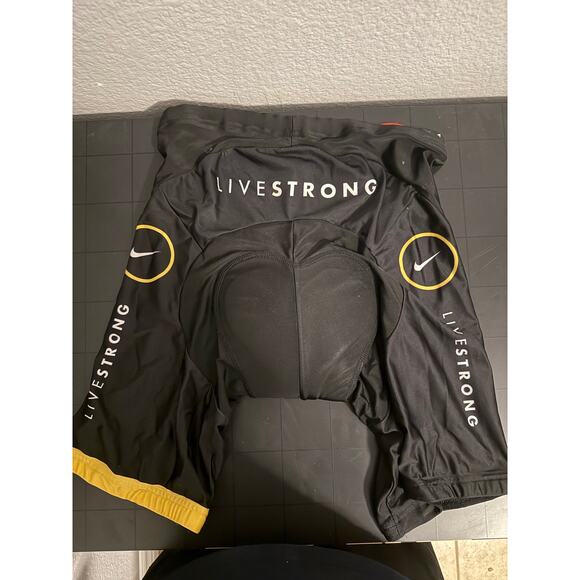 Nike Livestrong Cycling Shorts Black Yellow Men’s L - Picture 1 of 3